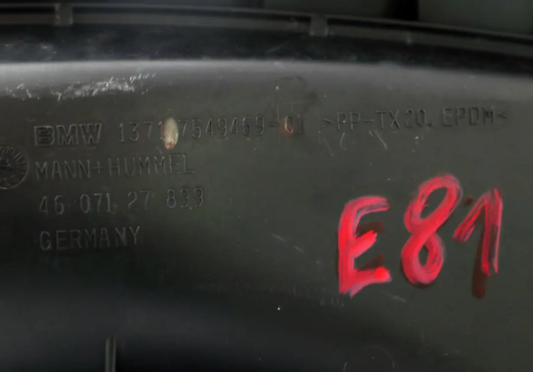 BMW E87 Osłona silnika kanał powietrza ssący wlot - SKU 7561927-3 - Numer Części 13717549469