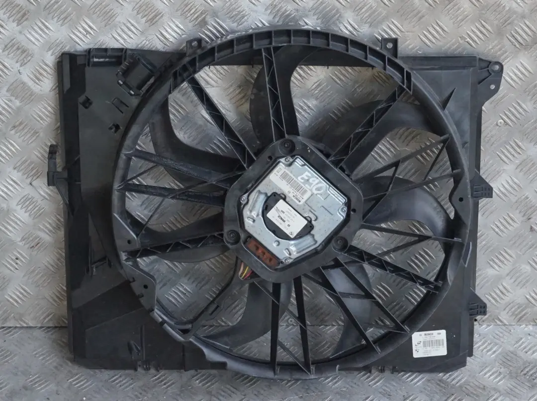 BMW E81 E87 E90 N52 N52N 600W carcasa del ventilador del radiador con ventilador - SKU 7562080 - Número de pieza 7562080