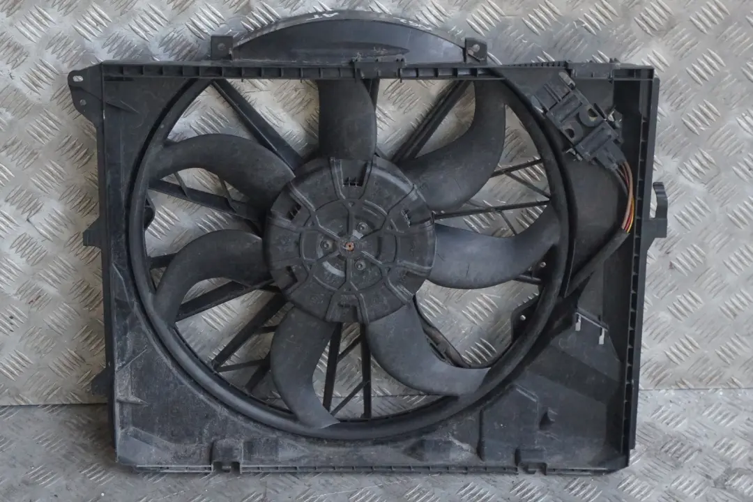 N52 N52N 600W Radiator Fan Housing With Fan to BMW E81 E87 E90 with Part number 7562080 BMW E81 E87 E90 N52 N52N 600W Radiator Fan Housing With Fan - SKU 7562080 - Part number 7562080