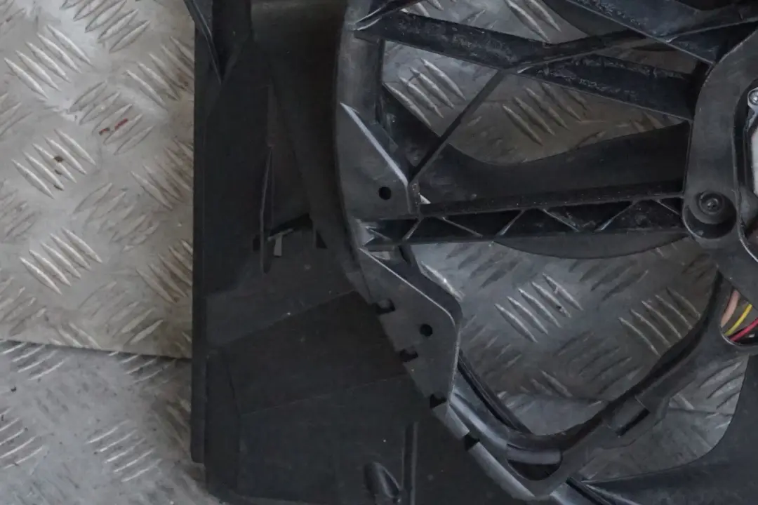 N52 N52N 600W Kühlerlüftergehäuse mit Lüfter für BMW E81 E87 E90 mit Teilenummer 7562080 BMW E81 E87 E90 N52 N52N 600W Kühlerlüftergehäuse mit Lüfter - SKU 7562080 - Teilenummer 7562080