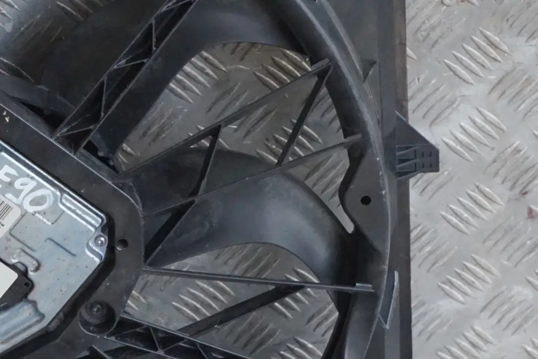 BMW E81 E90 N52 N52N 600W Radiatore Ventola Alloggiamento Con Ventola - SKU 7562080 - Numero di parte 7562080