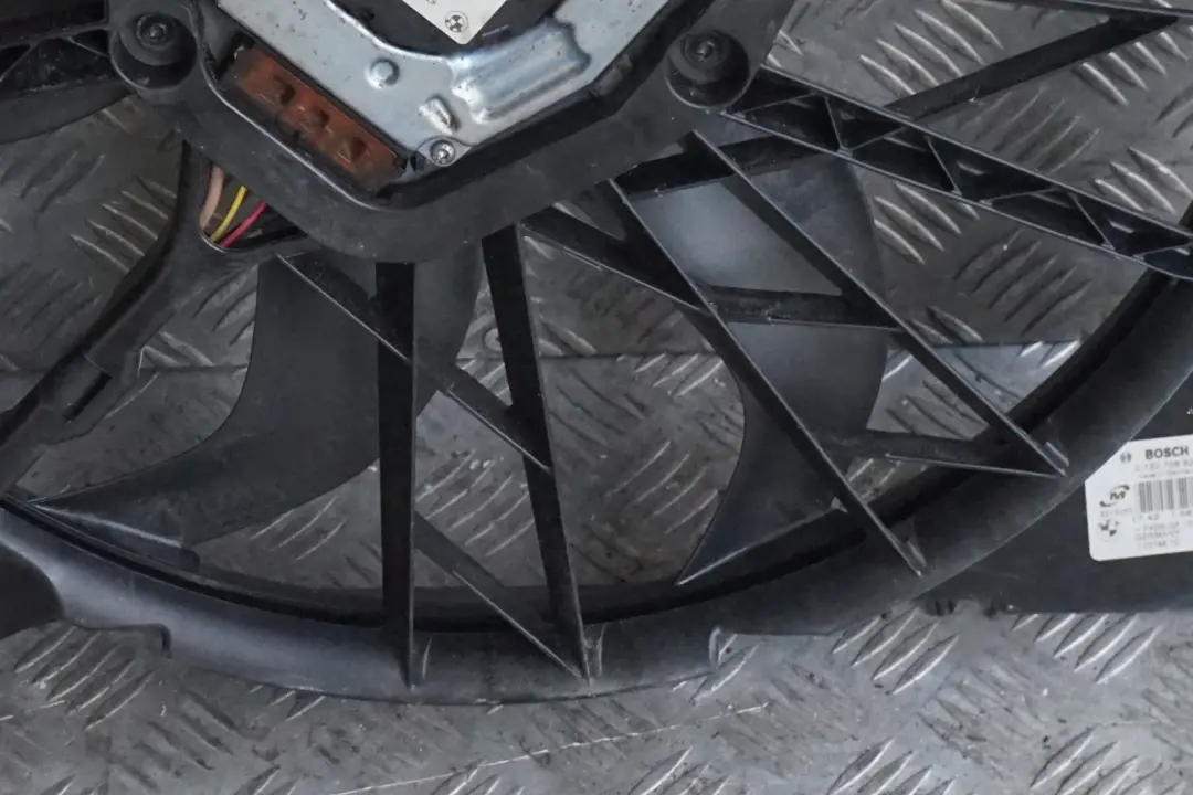 BMW E81 E87 E90 N52 N52N 600W Wentylatora Chłodnicy Z Obudową - SKU 7562080 - Numer Części 7562080