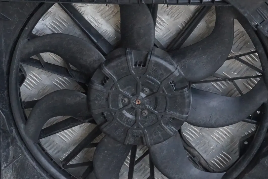 N52 N52N 600W Radiator Fan Housing With Fan to BMW E81 E87 E90 with Part number 7562080 BMW E81 E87 E90 N52 N52N 600W Radiator Fan Housing With Fan - SKU 7562080 - Part number 7562080