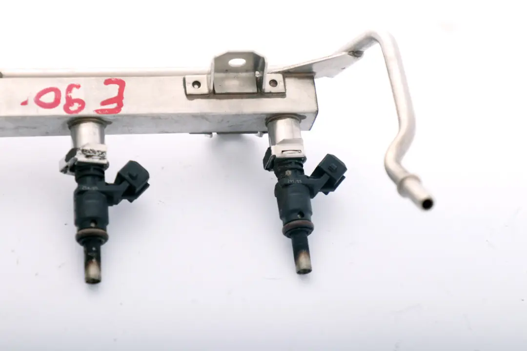 320Si N45 Gasolina Inyección Tubo Fuel Rail Inyectores para BMW E90 con número de pieza 7563512 BMW E90 320Si N45 Gasolina Inyección Tubo Fuel Rail Inyectores - SKU 7563512 - Número de pieza 7563512