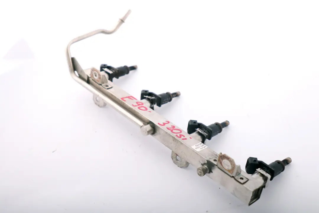 320si N45 Listwa Wtryskowa Wtryskiwacze do BMW E90 o numerze 7563512 BMW E90 320si N45 Listwa Wtryskowa Wtryskiwacze - SKU 7563512 - Numer Części 7563512