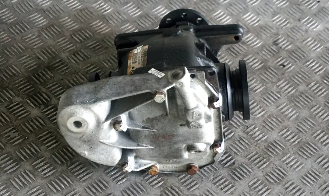 320si Hinterachsgetriebe Diff l=4,10 GARANTIE für BMW 3 er E90 mit Teilenummer 7564878 BMW 3 er E90 320si Hinterachsgetriebe Diff l=4,10 GARANTIE - SKU 7564878 - Teilenummer 7564878