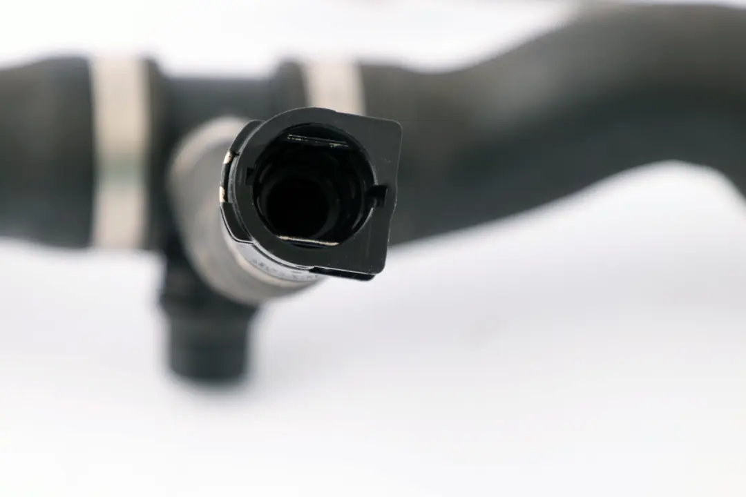 BMW E81 E87 LCI E82 Tuyau D'Alimentation Moteur Pour Radiateur - SKU 7566024 - Numéro de pièce 17127566024