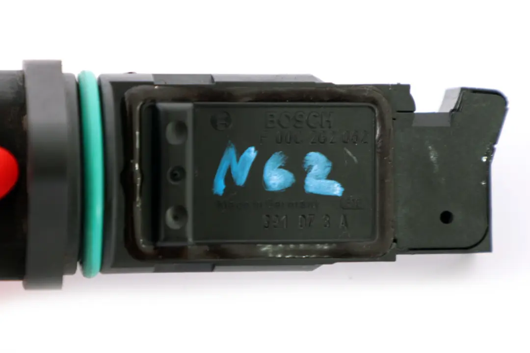 Capteur de masse d'air à film chaud Essence N62 pour BMW X5 E53 E60 E61 E65 à propos du numéro de pièce 7566988 BMW X5 E53 E60 E61 E65 Capteur de masse d'air à film chaud Essence N62 - SKU 7566988 - Numéro de pièce 7566988