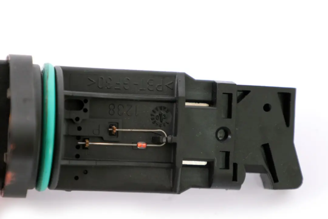 Sensor de masa de aire de película caliente Gasolina N62 para BMW X5 E53 E60 E61 E65 con número de pieza 7566988 BMW X5 E53 E60 E61 E65 Sensor de masa de aire de película caliente Gasolina N62 - SKU 7566988 - Número de pieza 7566988