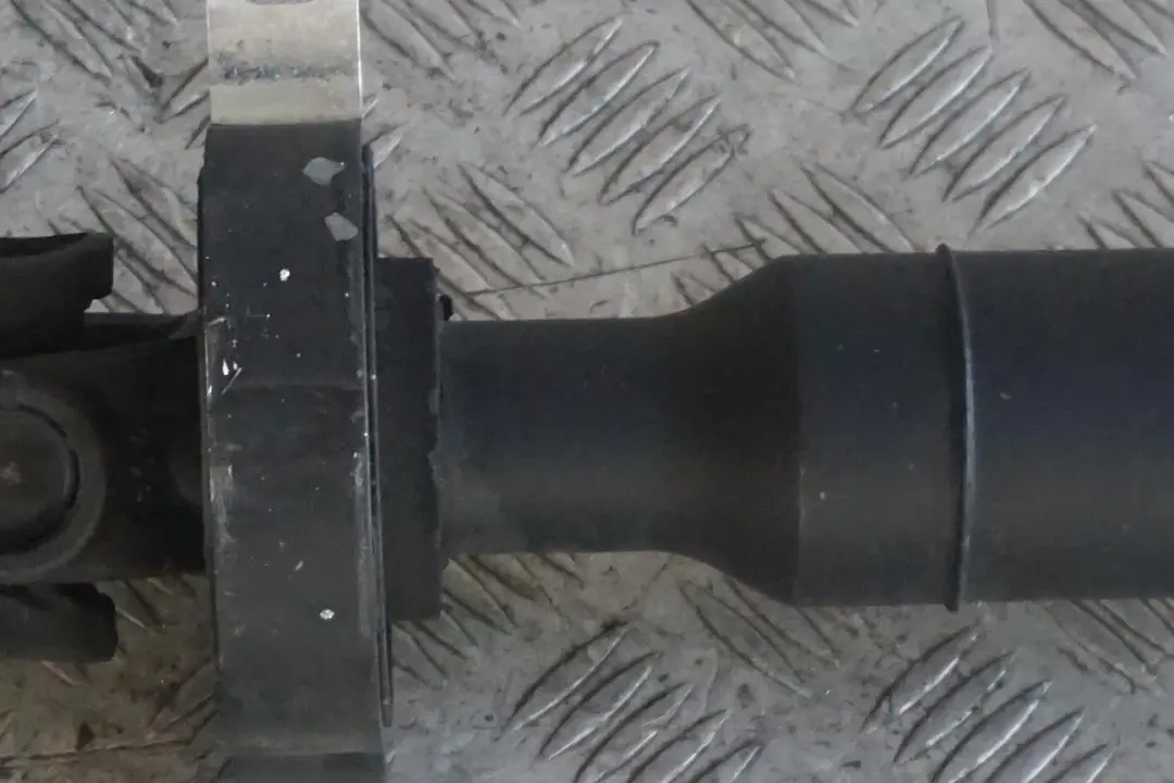 N52N Wał Napędowy Manualny do BMW E82 E88 125i o numerze 7567941 BMW E82 E88 125i N52N Wał Napędowy Manualny - SKU 7567941 - Numer Części 7567941