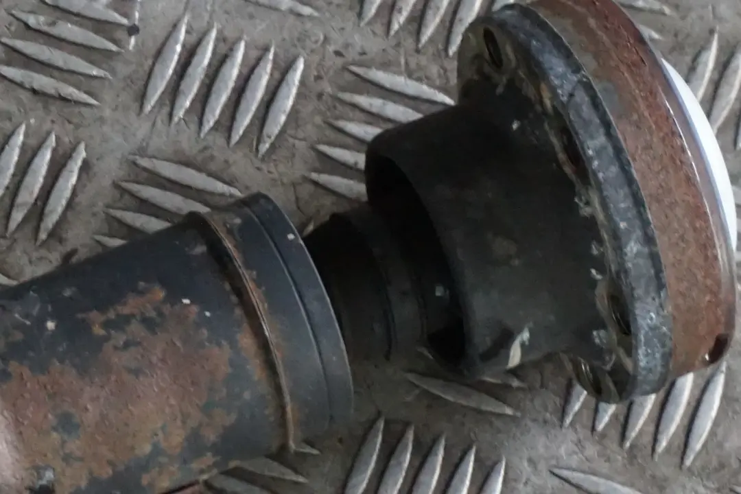 Wał Napędowy 7527622 do BMW E65 E66 730d o numerze 7573487 BMW E65 E66 730d Wał Napędowy 7527622 - SKU 7573487 - Numer Części 7573487