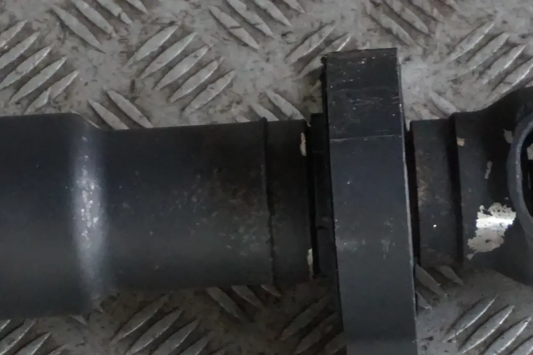 Wał Napędowy 7527622 do BMW E65 E66 730d o numerze 7573487 BMW E65 E66 730d Wał Napędowy 7527622 - SKU 7573487 - Numer Części 7573487