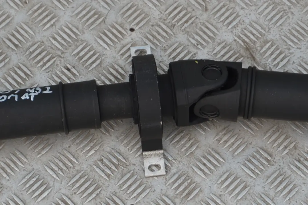N52 Drive Prop Shaft Propshaft Automatic 7549471 to BMW 6 Series E63 E64 630i with Part number 7573570 BMW 6 Series E63 E64 630i N52 Drive Prop Shaft Propshaft Automatic 7549471 - SKU 7573570 - Part number 7573570