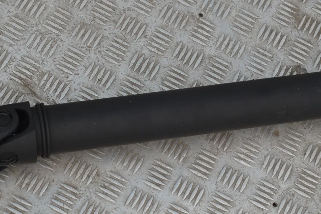 N52 Drive Prop Shaft Propshaft Automatic 7549471 to BMW 6 Series E63 E64 630i with Part number 7573570 BMW 6 Series E63 E64 630i N52 Drive Prop Shaft Propshaft Automatic 7549471 - SKU 7573570 - Part number 7573570