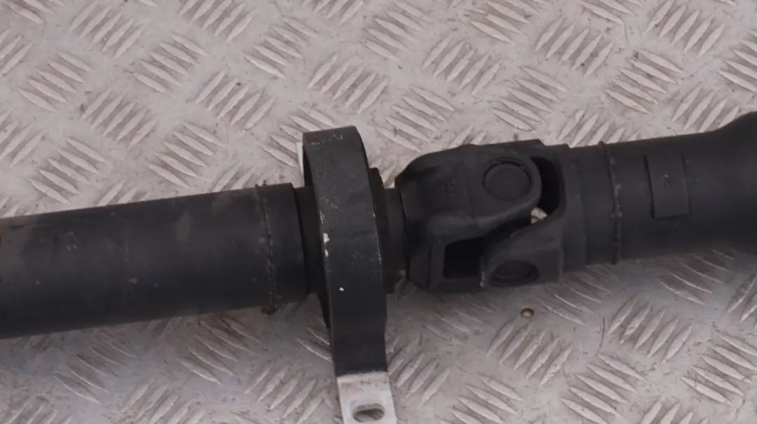 N53 Gelenkwelle Schaltgetriebe Benzin für BMW 5 er E60 E61 LCI 525i mit Teilenummer 7573580 BMW 5 er E60 E61 LCI 525i N53 Gelenkwelle Schaltgetriebe Benzin - SKU 7573580 - Teilenummer 7573580