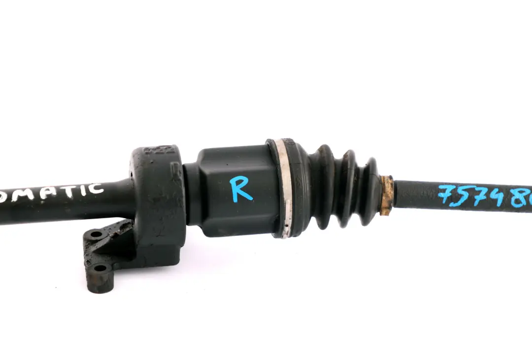 Półoś prawa przód benzyna AUTOMAT do MINI R50 R52 o numerze 7574868 MINI R50 R52 Półoś prawa przód benzyna AUTOMAT - SKU 7574868 - Numer Części 7574868