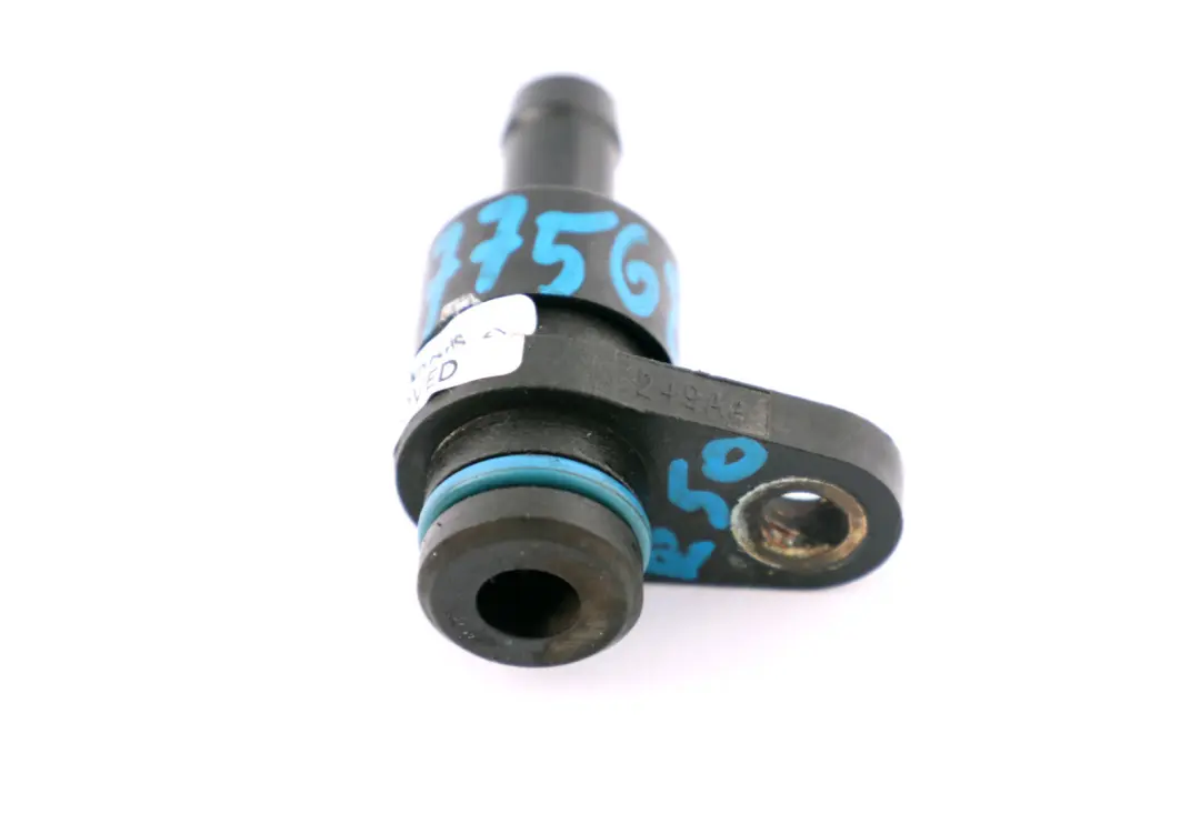 Rocker Cover Crank Casing Vent Valve to MINI Cooper One R50 R52 R53 Engine with Part number 7577568 MINI Cooper One R50 R52 R53 Engine Rocker Cover Crank Casing Vent Valve - SKU 7577568 - Part number 7577568