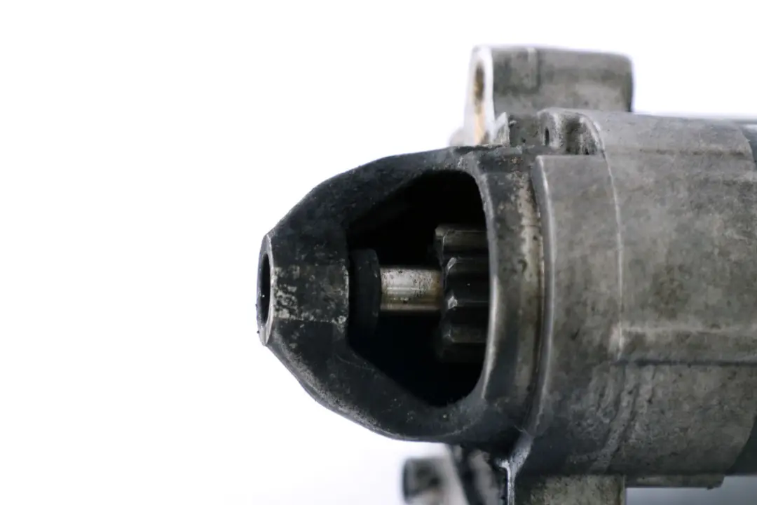 0,95 KW Engine Starter Motor to BMW Mini Cooper Clubman R55 R56 with Part number 7582309 BMW Mini Cooper Clubman R55 R56 0,95 KW Engine Starter Motor - SKU 7582309 - Part number 7582309