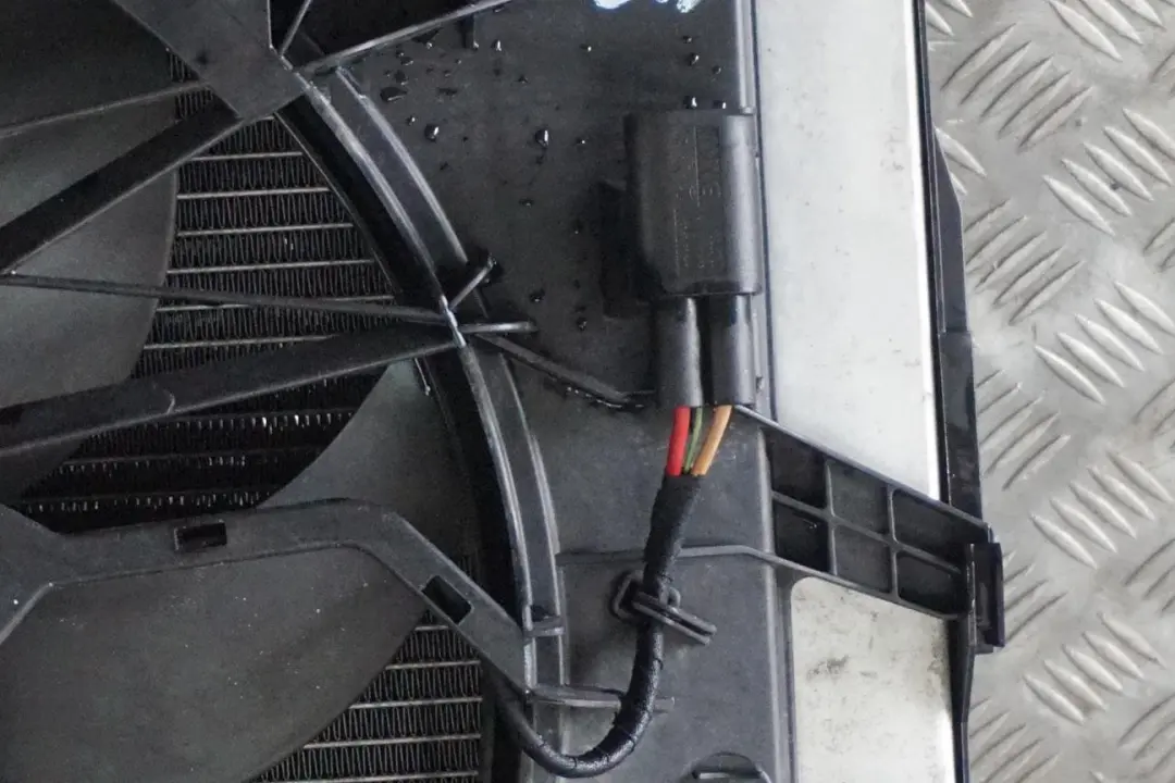 BMW 5 6 E60 E61 E63 E64 545i 645i N62 600W Engine Cooling Radiator Pack Fan - SKU 7585440-2 - Part number 7585440