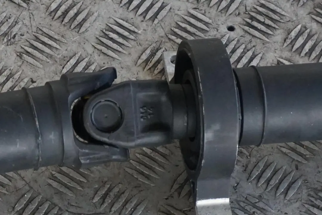 Reihe E83 3.0d M57N2 Gelenkwelle Kardanwelle Hinten L=1252MM für BMW X3 mit Teilenummer 7585939 BMW X3 Reihe E83 3.0d M57N2 Gelenkwelle Kardanwelle Hinten L=1252MM - SKU 7585939-1 - Teilenummer 7585939
