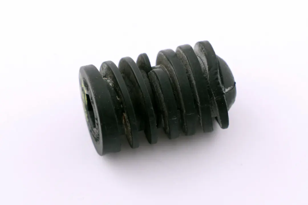 Gumowy Uchwyt Chłodnicy do BMW X1 E81 E87 Z4 E89 E90 E91 E92 E93 o numerze 17117590119 BMW X1 E81 E87 Z4 E89 E90 E91 E92 E93 Gumowy Uchwyt Chłodnicy - SKU 7590119 - Numer Części 17117590119
