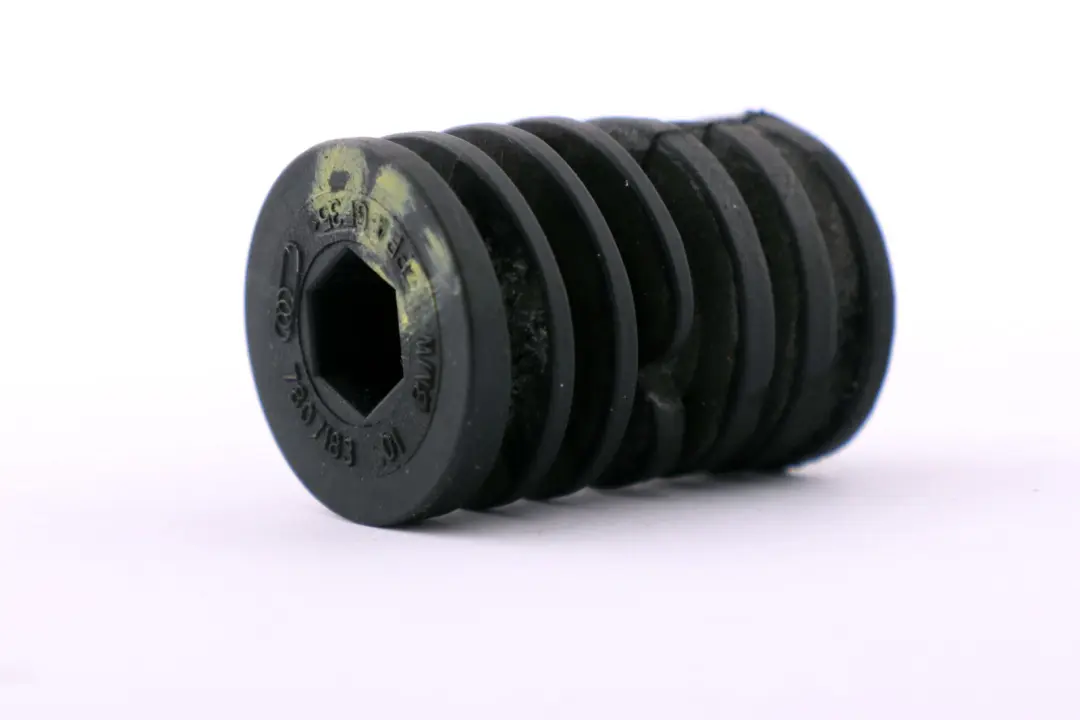 Gumowy Uchwyt Chłodnicy do BMW X1 E81 E87 Z4 E89 E90 E91 E92 E93 o numerze 17117590119 BMW X1 E81 E87 Z4 E89 E90 E91 E92 E93 Gumowy Uchwyt Chłodnicy - SKU 7590119 - Numer Części 17117590119