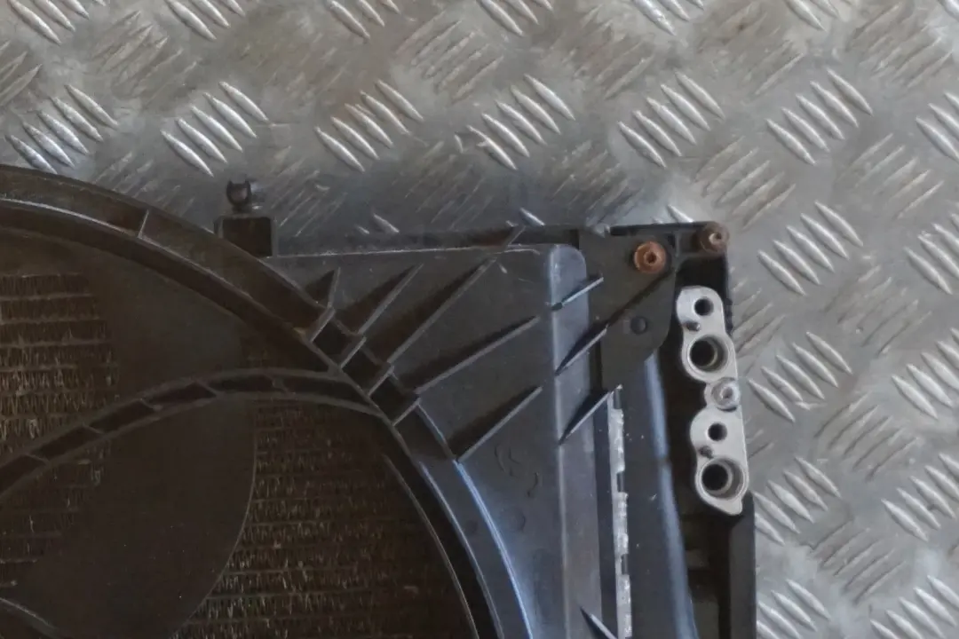 Lüfterzarge Mit Lüfter Benzin 400W Automatic für BMW 1 3 er E81 E87 E90 mit Teilenummer 7590699 BMW 1 3 er E81 E87 E90 Lüfterzarge Mit Lüfter Benzin 400W Automatic - SKU 7590699-1 - Teilenummer 7590699