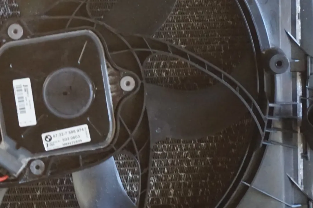 Lüfterzarge Mit Lüfter Benzin 400W Automatic für BMW 1 3 er E81 E87 E90 mit Teilenummer 7590699 BMW 1 3 er E81 E87 E90 Lüfterzarge Mit Lüfter Benzin 400W Automatic - SKU 7590699-1 - Teilenummer 7590699