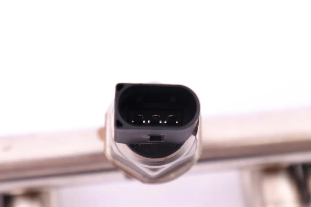 Injector Tube BMW F20 F21 F30 F31 N13 Injection Rail Pipe Line to Fuel with Part number 7592426 Fuel Injector Tube BMW F20 F21 F30 F31 N13 Injection Rail Pipe Line - SKU 7592426 - Part number 7592426