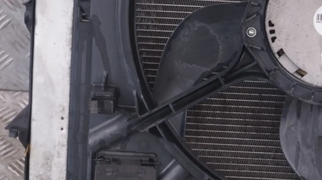 BMW 5 6 Series E60 E61 E63 LCI N53 Complete Petrol Radiator Fan Housing 400W - SKU 7603762 - Part number 7603762