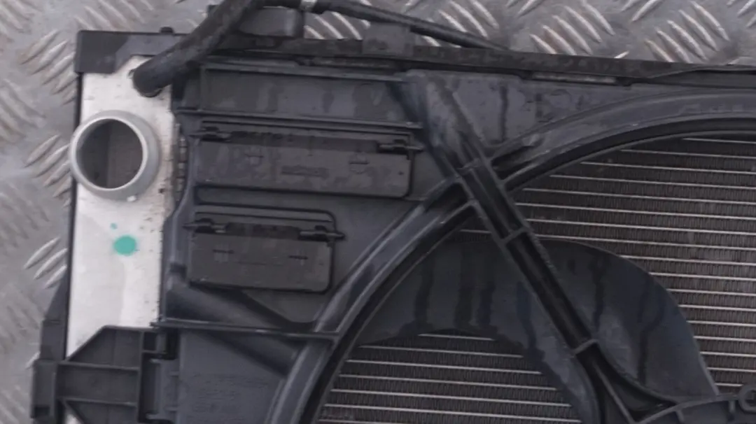 N53 Complete Petrol Radiator Fan Housing 400W to BMW 5 6 Series E60 E61 E63 LCI with Part number 7603762 BMW 5 6 Series E60 E61 E63 LCI N53 Complete Petrol Radiator Fan Housing 400W - SKU 7603762 - Part number 7603762