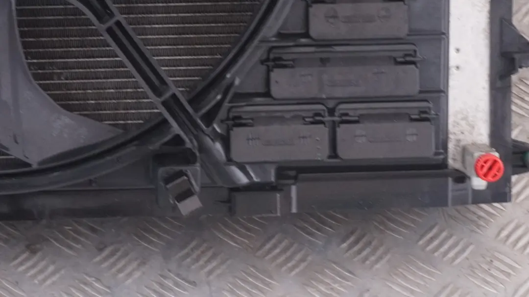 N53 Lüfterzarge Mit Lüfter 400W für BMW 5 6 er E60 E61 E63 LCI mit Teilenummer 7603762 BMW 5 6 er E60 E61 E63 LCI N53 Lüfterzarge Mit Lüfter 400W - SKU 7603762 - Teilenummer 7603762