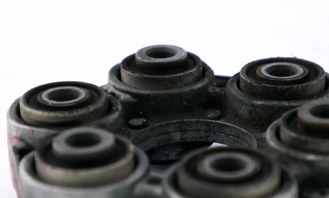 Łącznik Guma Wału Tłumik do BMW E81 E90 F10 F20 F30 o numerze 7605629 BMW E81 E90 F10 F20 F30 Łącznik Guma Wału Tłumik - SKU 7605629 - Numer Części 7605629