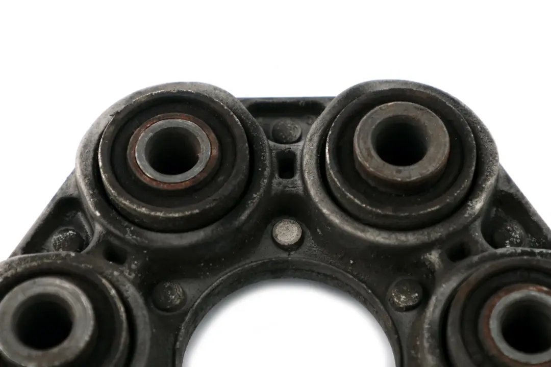 Giunto Di Trasmissione A Disco Ciambella per BMW E81 E90 F10 F20 F30 con numero di parte 7605629 BMW E81 E90 F10 F20 F30 Giunto Di Trasmissione A Disco Ciambella - SKU 7605629 - Numero di parte 7605629