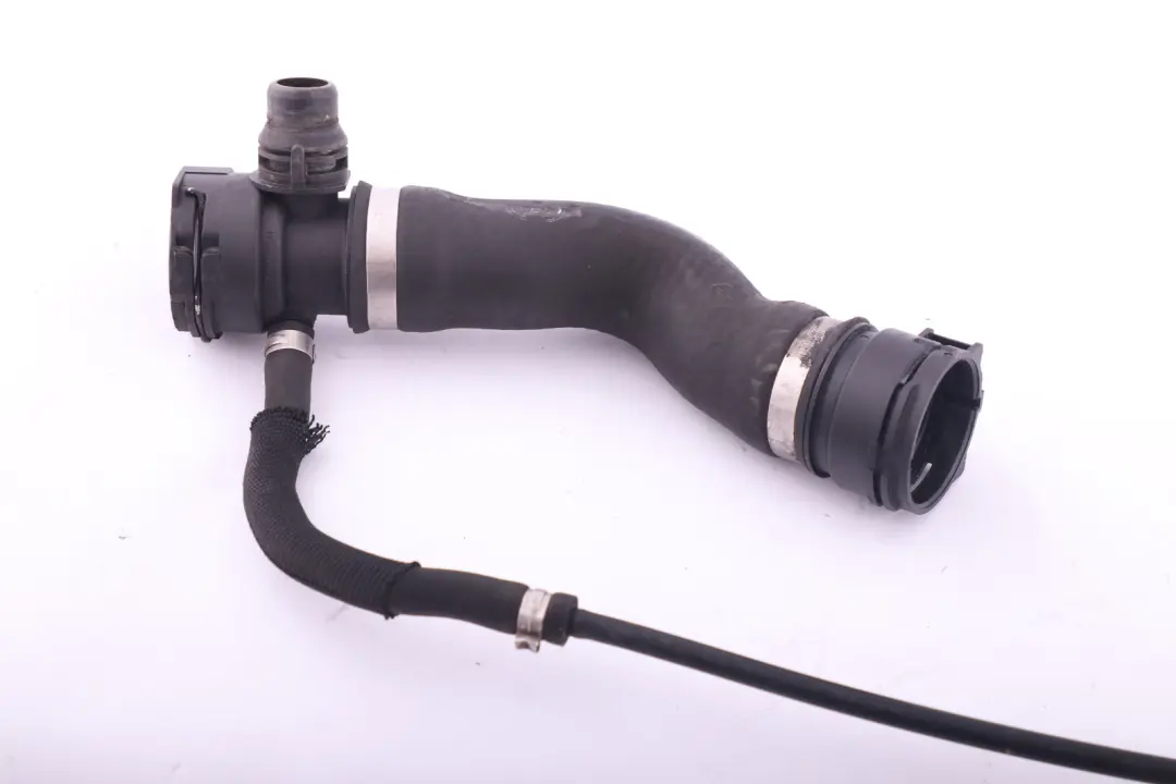 Radiatore Motore Tubo di Raffreddamento Benzina per BMW E81 E87 E90 E91 E92 con numero di parte 7618510 BMW E81 E87 E90 E91 E92 Radiatore Motore Tubo di Raffreddamento Benzina - SKU 7618510 - Numero di parte 7618510