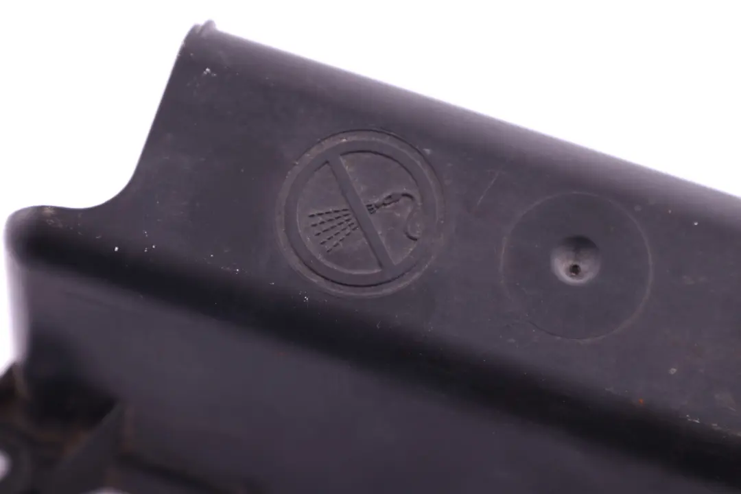 E56 Pokrywa Osłona Modułu Komputera do BMW E50 R52 o numerze 7629991 BMW E50 R52 E56 Pokrywa Osłona Modułu Komputera - SKU 7629991 - Numer Części 7629991