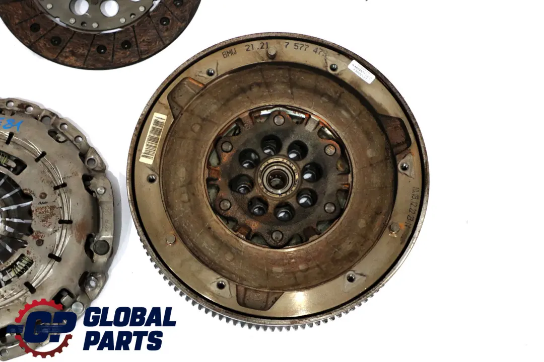 N47 Kit Frizione A Doppia Massa Con Volano Doppio per BMW E87 LCI E90 120d 320d con numero di parte 7637279 BMW E87 LCI E90 120d 320d N47 Kit Frizione A Doppia Massa Con Volano Doppio - SKU 7638466 - Numero di parte 7637279