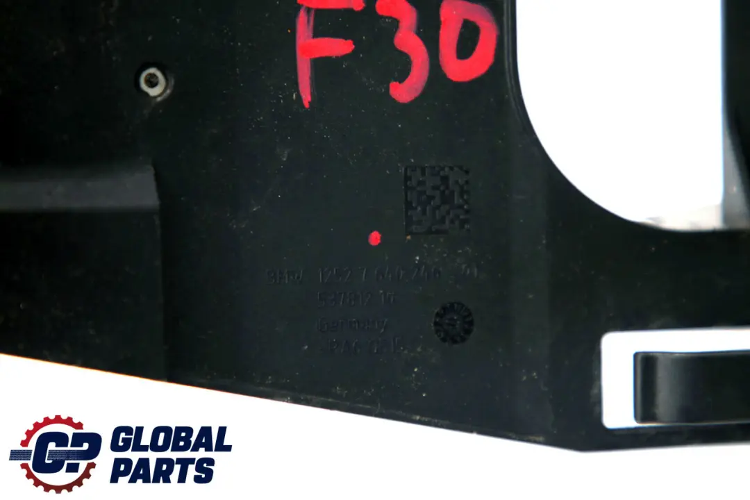 Supporto Cavo Batteria per BMW F20 F21 F30 con numero di parte 7640246 BMW F20 F21 F30 Supporto Cavo Batteria - SKU 7640246 - Numero di parte 7640246