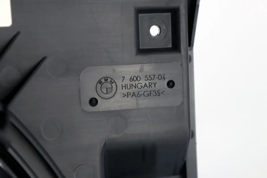 Wentylator Obudowa do BMW F20 F21 F30 F31 F32 o numerze 7640508 BMW F20 F21 F30 F31 F32 Wentylator Obudowa - SKU 7640508-1 - Numer Części 7640508