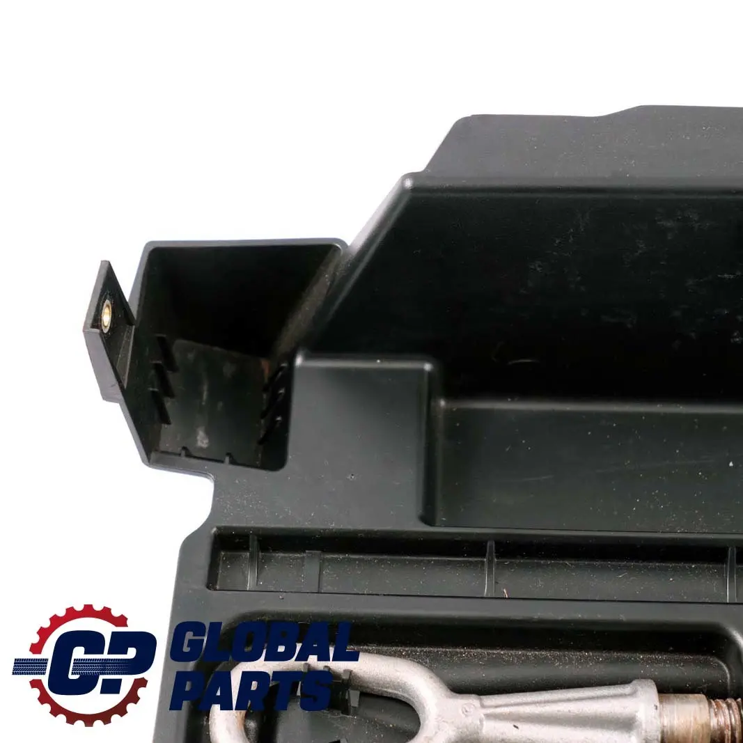 Supporto Triangolo D'Avvertimento Baule Cover Tool Box Gancio Traino per BMW E91 con numero di parte 7141859 BMW E91 Supporto Triangolo D'Avvertimento Baule Cover Tool Box Gancio Traino - SKU 77141859 - Numero di parte 7141859