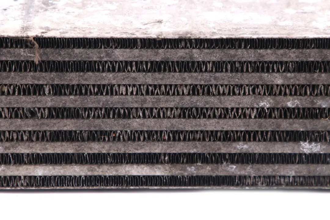 Chłodnica Intercooler M57N do BMW E60 E61 o numerze 7787446 BMW E60 E61 Chłodnica Intercooler M57N - SKU 7787446 - Numer Części 7787446