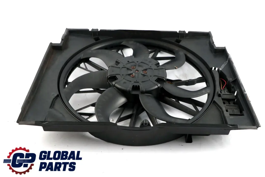 Ventilador del radiador 400W Diesel para BMW E60 E61 LCI con número de pieza 7789824 BMW E60 E61 LCI Ventilador del radiador 400W Diesel - SKU 7789824 - Número de pieza 7789824