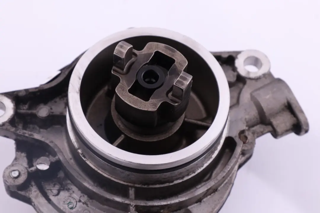 Vacuum Pump BMW E60 E61 E65 E87 E90 Diesel Engine Brake Vacuum Unit to with Part number 7791232 Vacuum Pump BMW E60 E61 E65 E87 E90 Diesel Engine Brake Vacuum Unit - SKU 7791232 - Part number 7791232