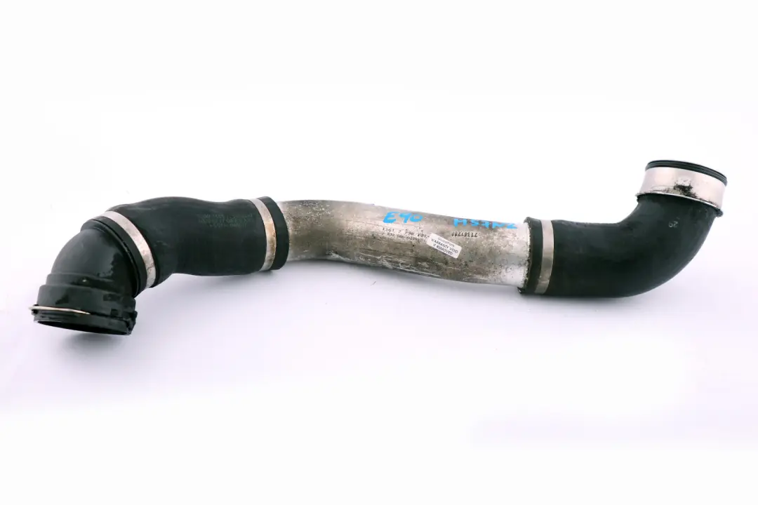 M57N2 Przewód Rura Powietrza Intercoolera Turbo do BMW E90 E91 o numerze 7793117 BMW E90 E91 M57N2 Przewód Rura Powietrza Intercoolera Turbo - SKU 7793117 - Numer Części 7793117