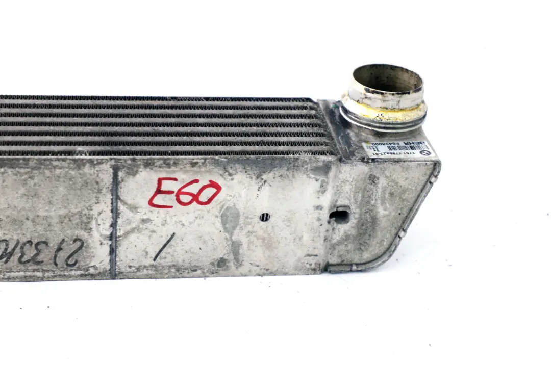 Radiador Enfriador De aire De carga Intercooler para BMW E60 E61 LCI Diesel con número de pieza 7795823 BMW E60 E61 LCI Diesel Radiador Enfriador De aire De carga Intercooler - SKU 7795823 - Número de pieza 7795823