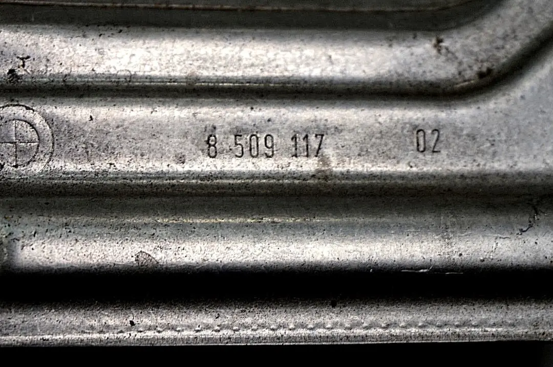 Osłona Termiczna Katalizatora do BMW E60 E90 E90 E91 E92 E93 o numerze 7797391 BMW E60 E90 E90 E91 E92 E93 Osłona Termiczna Katalizatora - SKU 7797391 - Numer Części 7797391