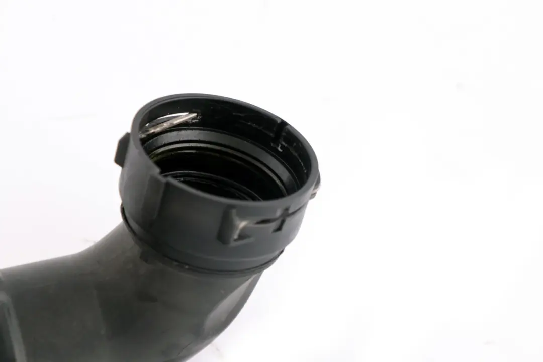 M57N2 Conduite a Air de Charge Refroidisseur D'Air Tuyau pour BMW E90 E91 E92 à propos du numéro de pièce 7798440 BMW E90 E91 E92 M57N2 Conduite a Air de Charge Refroidisseur D'Air Tuyau - SKU 7798440 - Numéro de pièce 7798440