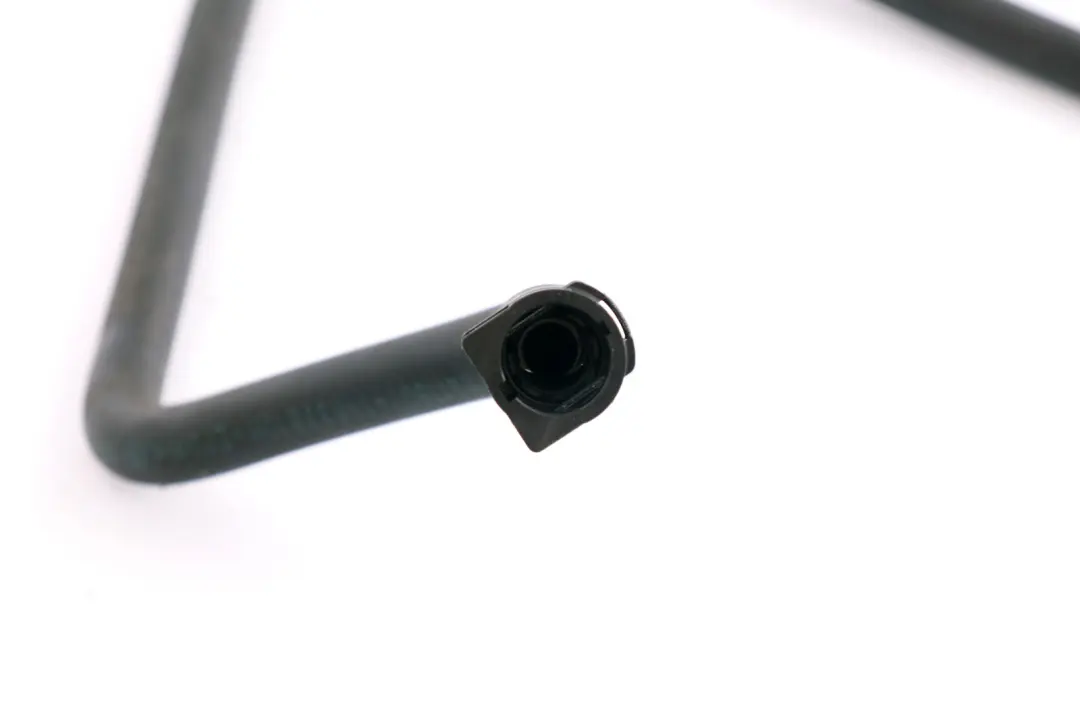 N47 Tuyau de refroidissement du radiateur pour BMW E60 E61 LCI 520d à propos du numéro de pièce 7799750 BMW E60 E61 LCI 520d N47 Tuyau de refroidissement du radiateur - SKU 7799750 - Numéro de pièce 7799750