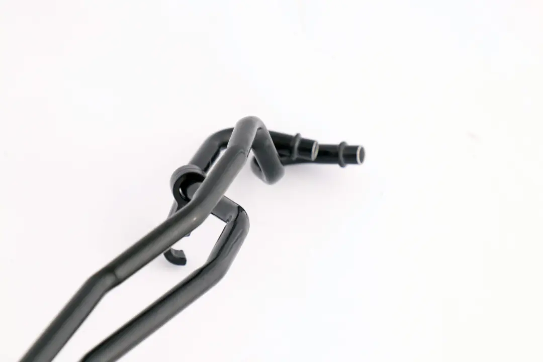 N47 Tuyau d'entree du Refroidisseur d'huile pour BMW E60 E61 LCI 520d à propos du numéro de pièce 7799752 BMW E60 E61 LCI 520d N47 Tuyau d'entree du Refroidisseur d'huile - SKU 7799752 - Numéro de pièce 7799752