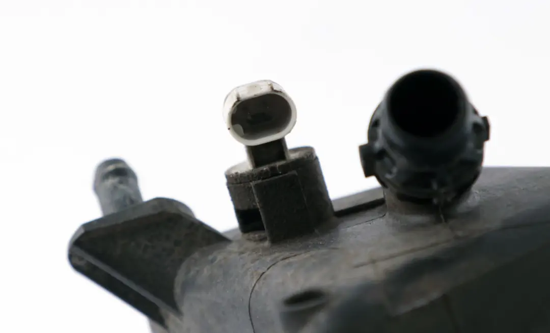 E63N E65 E83 Acqua Fredda Supporto Serbatoio Diesel per BMW X3 E60 E61 con numero di parte 7800292 BMW X3 E60 E61 E63N E65 E83 Acqua Fredda Supporto Serbatoio Diesel - SKU 7800292 - Numero di parte 7800292